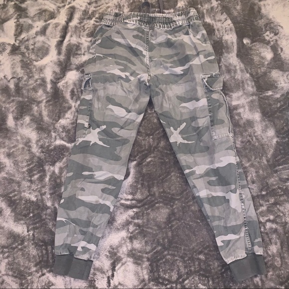 Aritzia camo cargo pants - Picture 2 of 3
